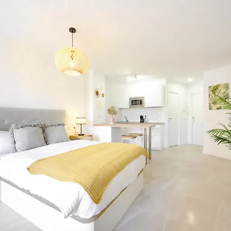Apartment Edificio Veramar Iii By 10tosea